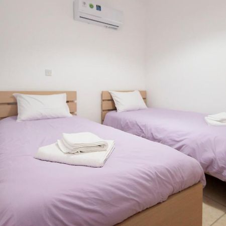 Viola Flat 303 Apartment Larnaca Bagian luar foto
