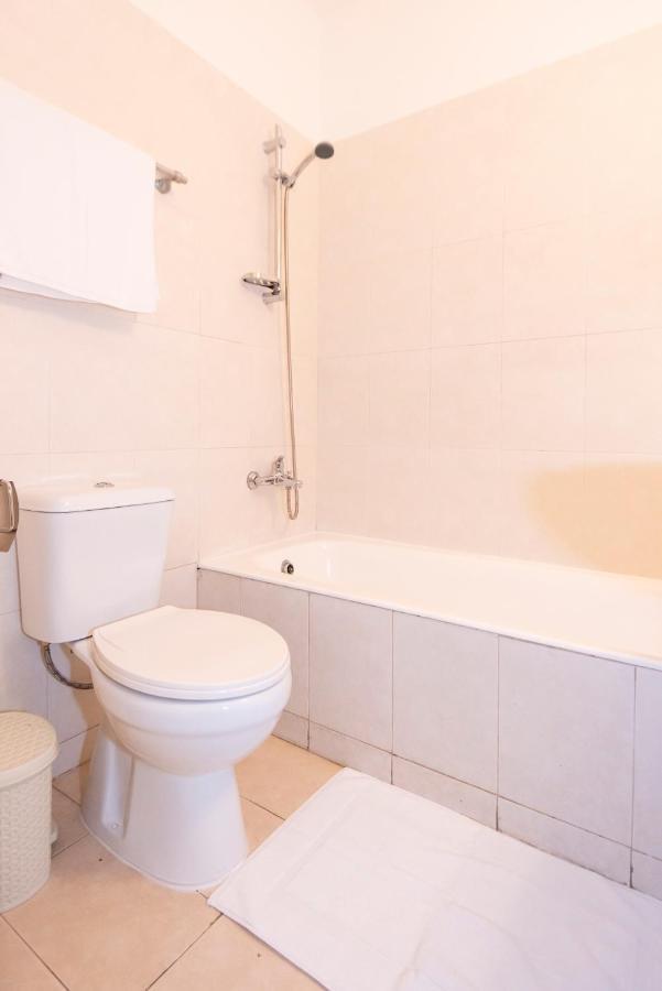 Viola Flat 303 Apartment Larnaca Bagian luar foto